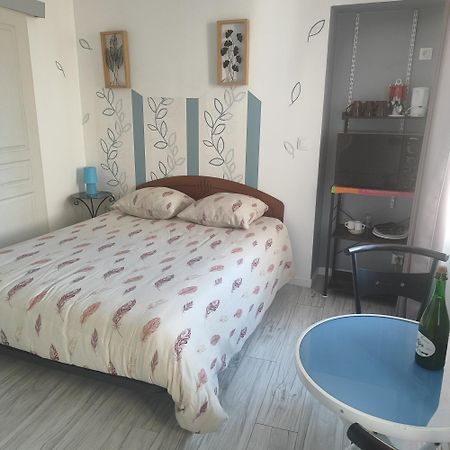 Chambre Pour 2 Personnes A Formigny Rdc Exterior foto